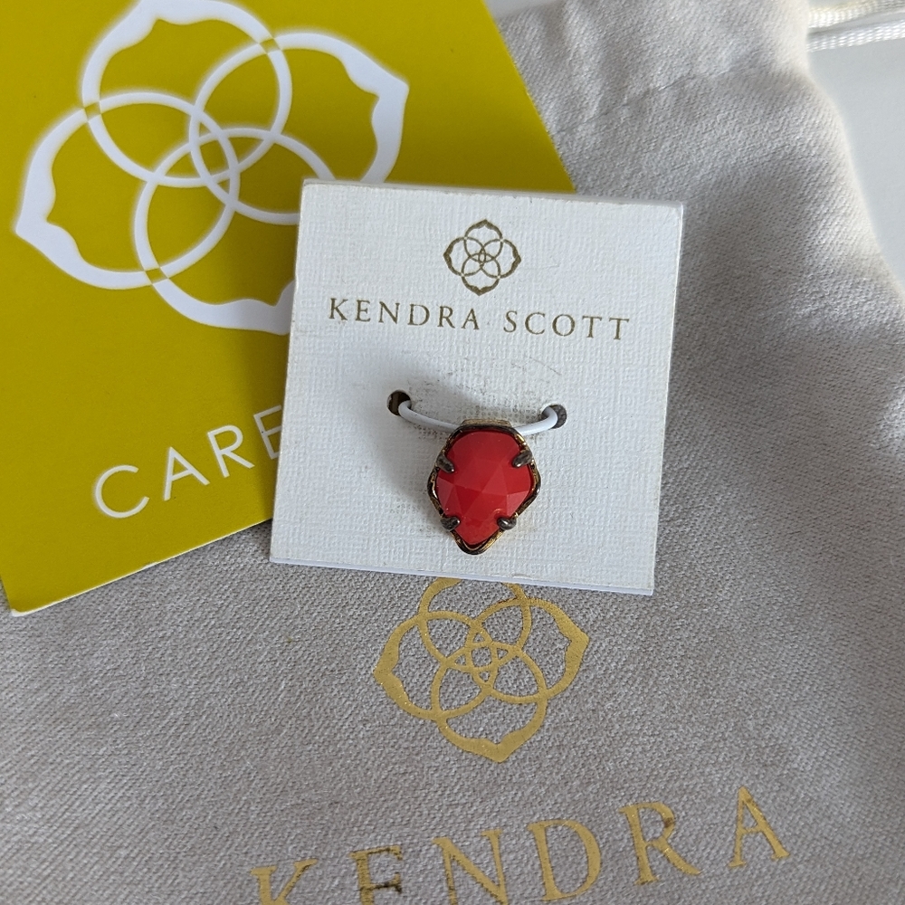 Kendra Scott Emilie Charm Slider. Gold/Red